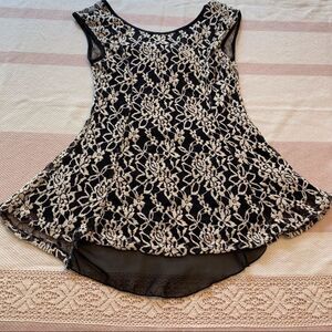 Julie’s Closet White/Black Dressy Top